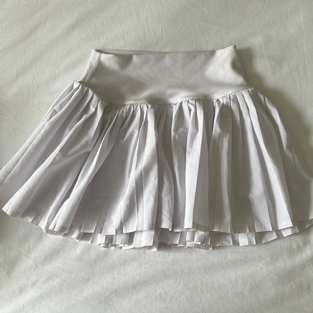 Adorable alo pleated tennis skirt